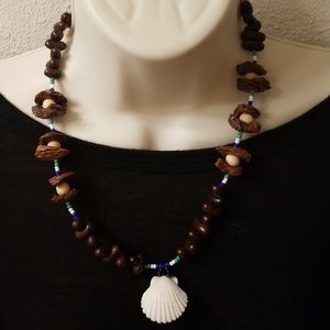 Vintage seashell necklace.